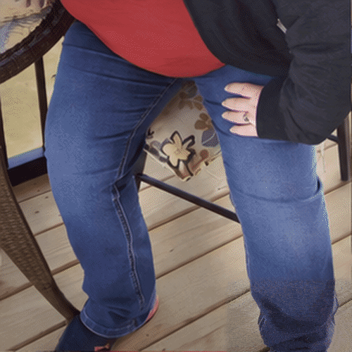 Ginocchiera indossata sotto i pantaloni mentre ci si siede